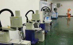 礼聘企业高工承担专业手艺课程的讲授和